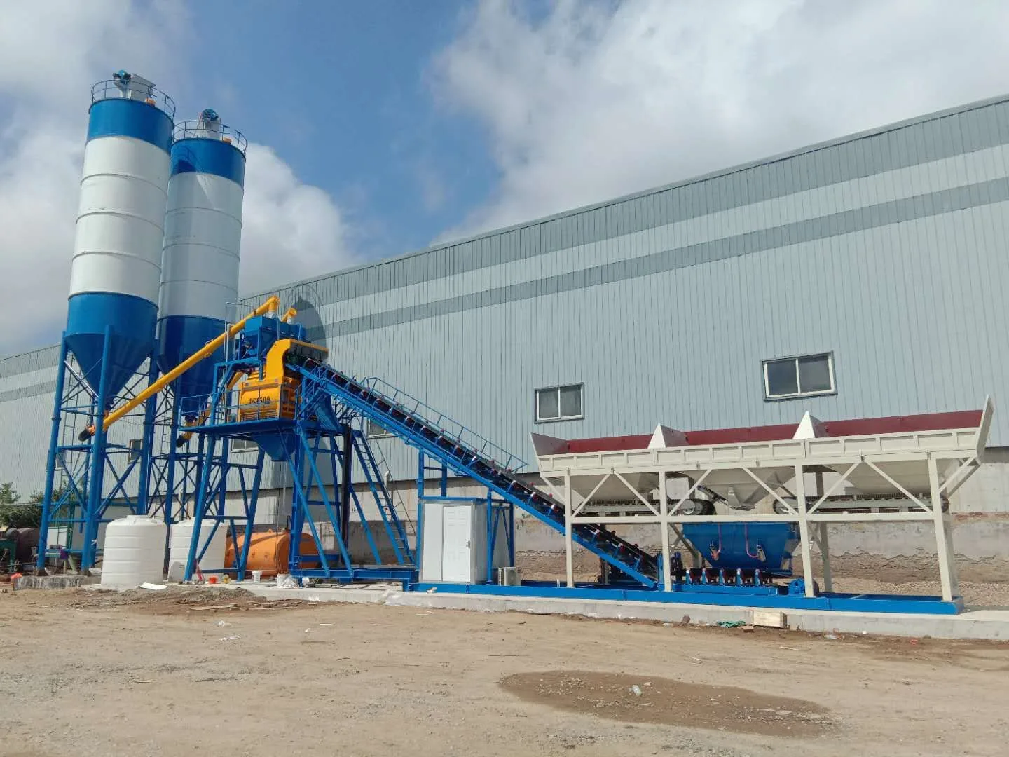 Centrale a Beton Avec Fondation